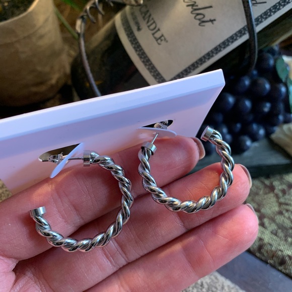 Authentic White rhodium plated stainless steel twisted hoop earrings - Picture 5 of 6